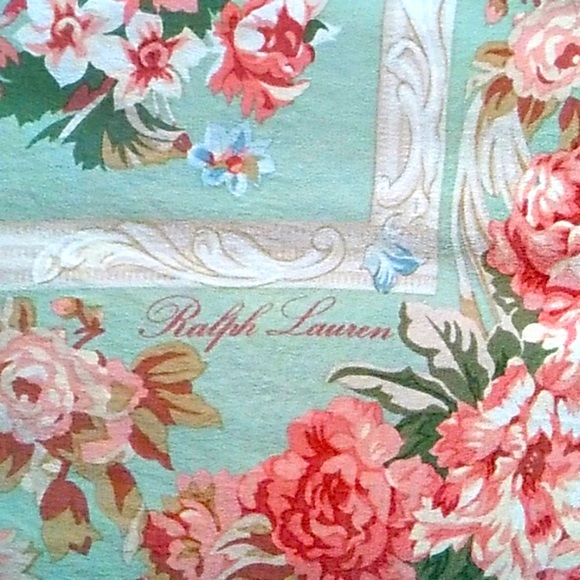 ⚜️  Vintage SILK Ralph Lauren “Watermark Floral” Scarf 34 X 34  EVC ⚜️ - Picture 1 of 16